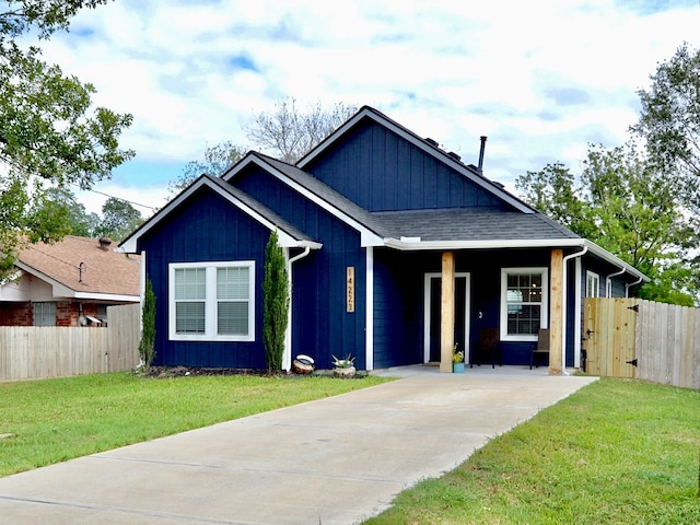 view of front of house with a front lawn