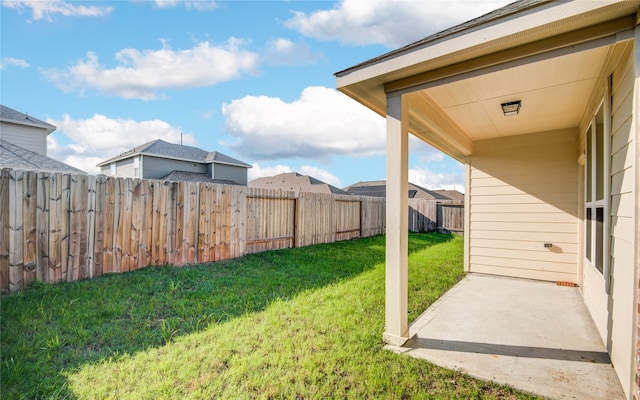 view of yard featuring a patio area