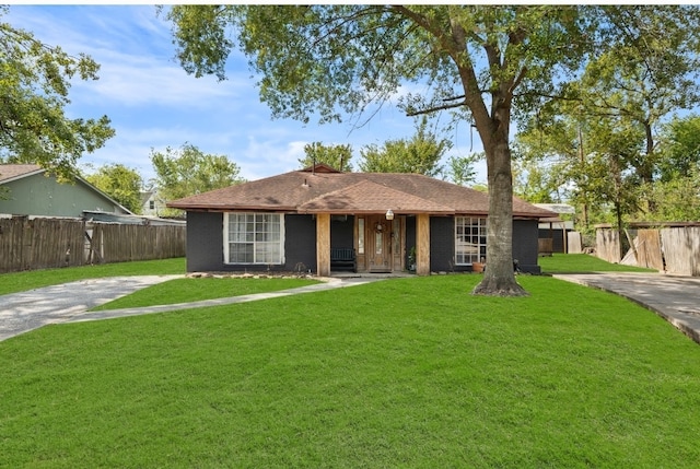 ranch-style home with a front lawn