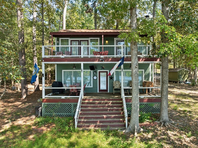 view of front of house with ceiling fan