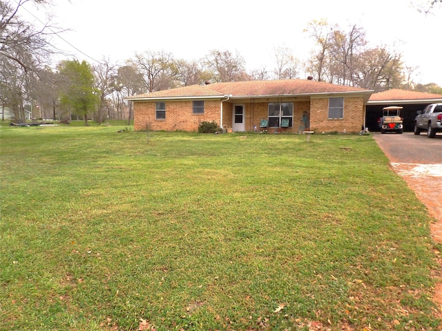 ranch-style house featuring a front lawn and a carport