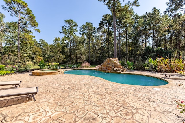 view of pool with an in ground hot tub and a patio