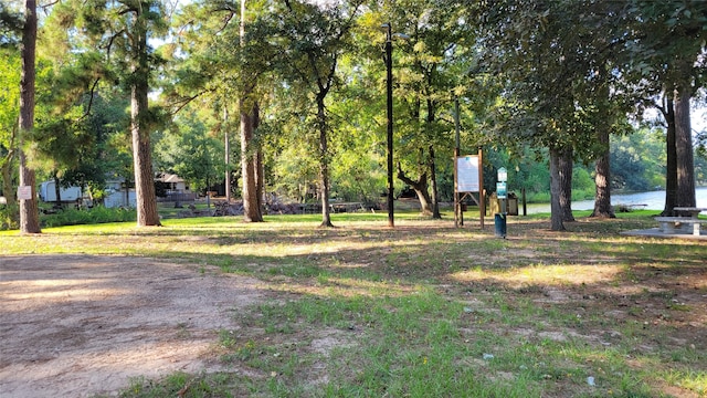 view of yard featuring a water view