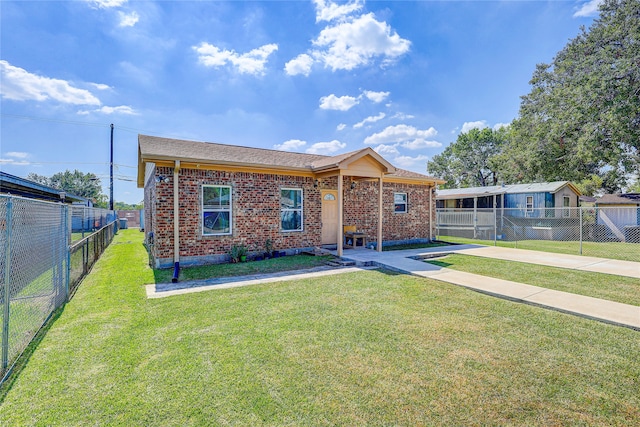 view of front of home featuring a front lawn