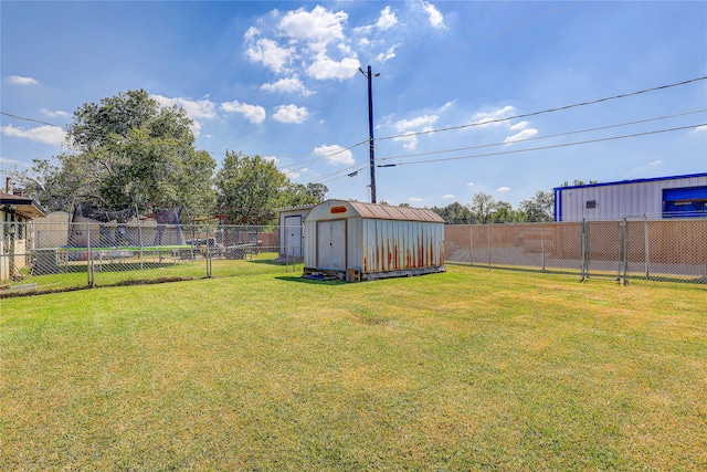 view of yard featuring a storage unit