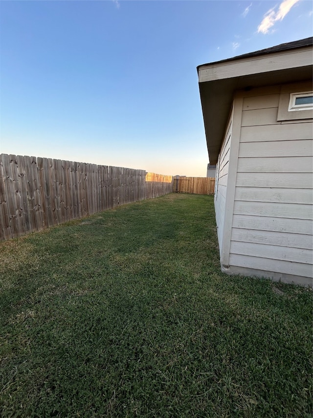 view of yard at dusk