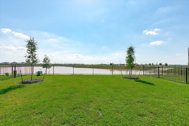 view of yard featuring a water view