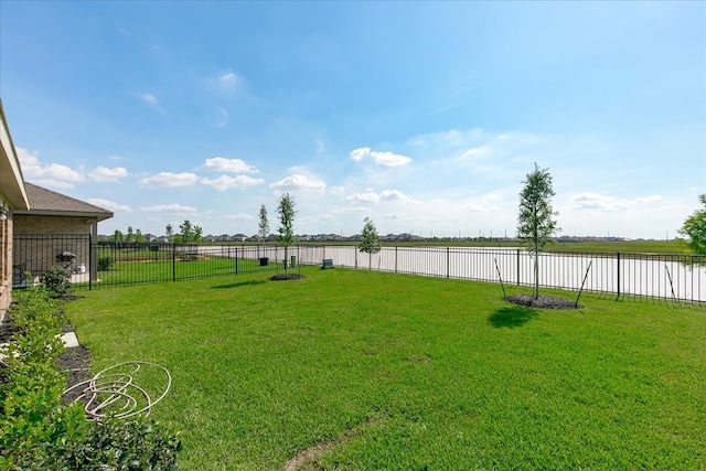 view of yard featuring a water view