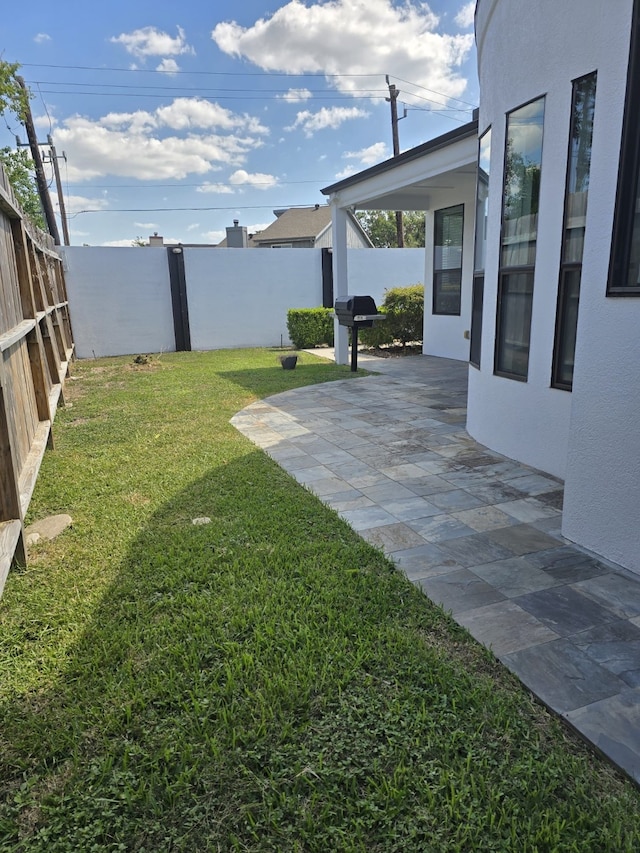 view of yard with a patio area