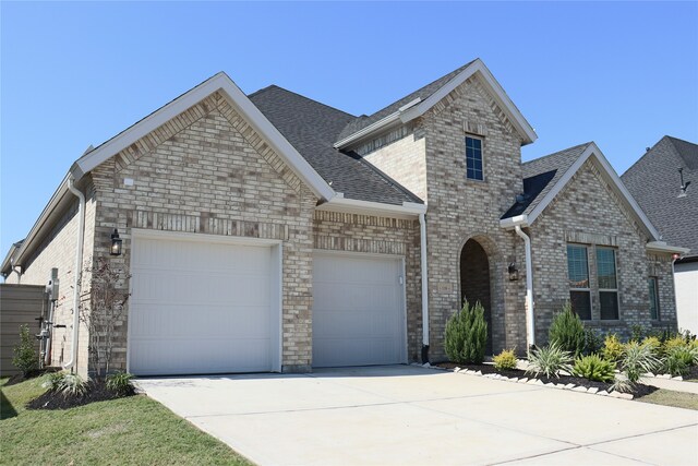 view of front facade featuring a garage