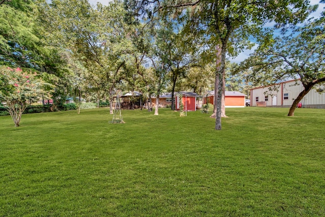 view of yard with a storage shed