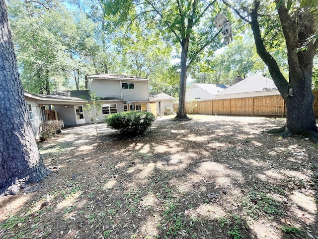 view of yard featuring a patio