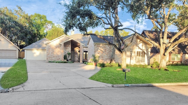 view of front of home featuring a front lawn and a garage