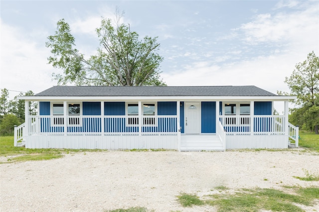 ranch-style home featuring a porch