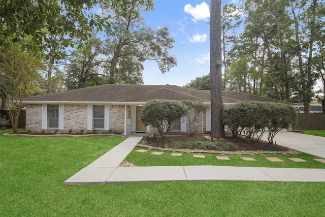 single story home featuring a front yard