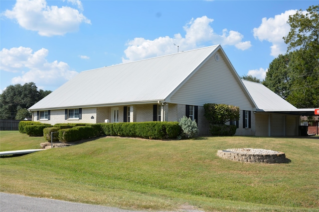 view of front facade featuring a front lawn and a carport