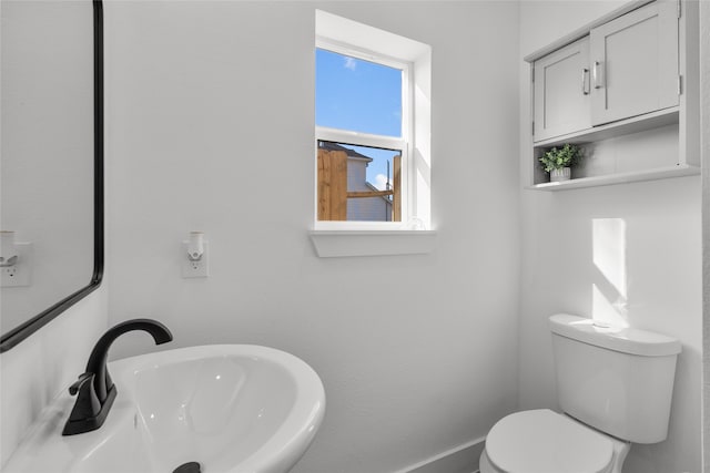 bathroom featuring toilet and sink