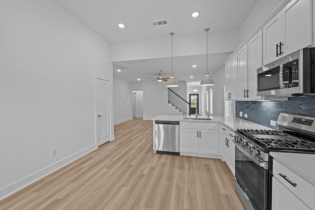 kitchen with light wood-style floors, stainless steel appliances, and recessed lighting