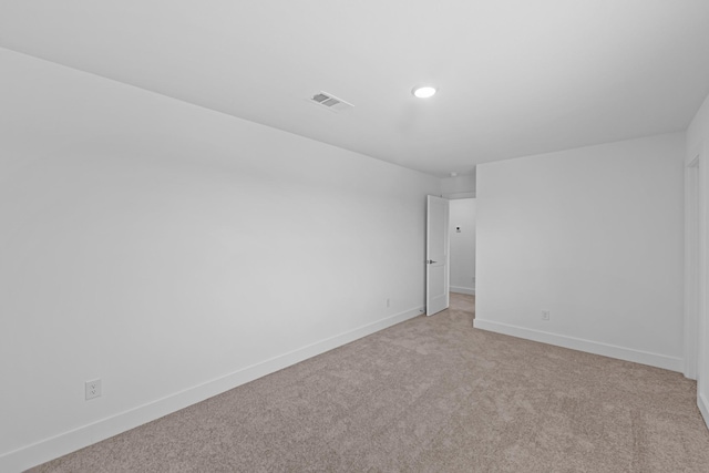 unfurnished room featuring light carpet, baseboards, visible vents, and recessed lighting