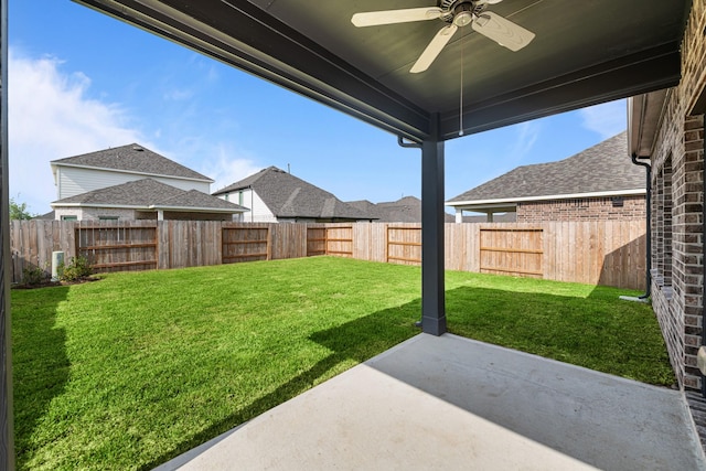 view of yard featuring a patio area, a fenced backyard, and a ceiling fan