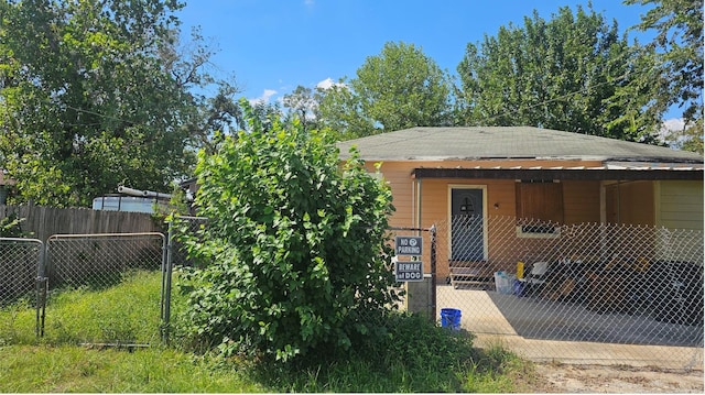 view of front of property