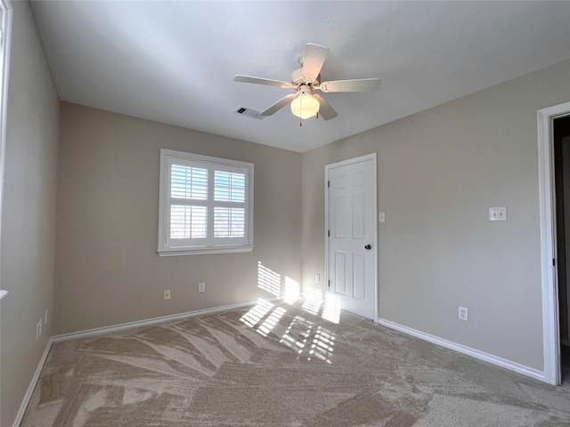 carpeted empty room featuring ceiling fan