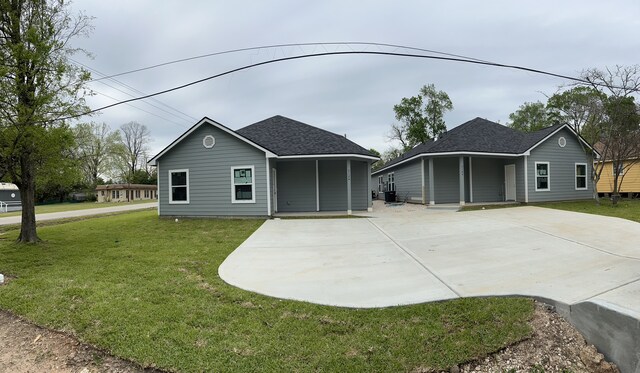 rear view of house featuring a lawn