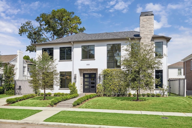 view of front facade featuring a front lawn