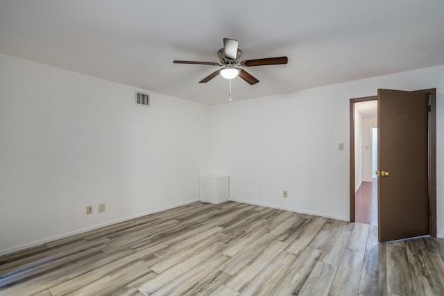 empty room featuring light hardwood / wood-style floors and ceiling fan