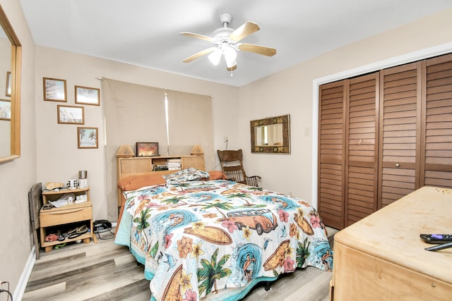 bedroom with a closet, light wood-type flooring, and ceiling fan