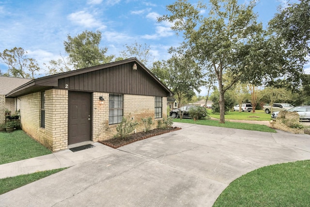 73 Surrey Oak Ct, Alvin, TX 77511 - view of front of property with brick siding, a front yard, and driveway