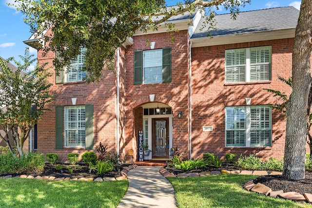 view of front of home featuring a front lawn