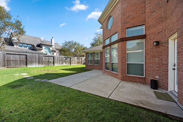 view of yard with a patio area