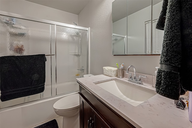 full bathroom with toilet, vanity, and enclosed tub / shower combo