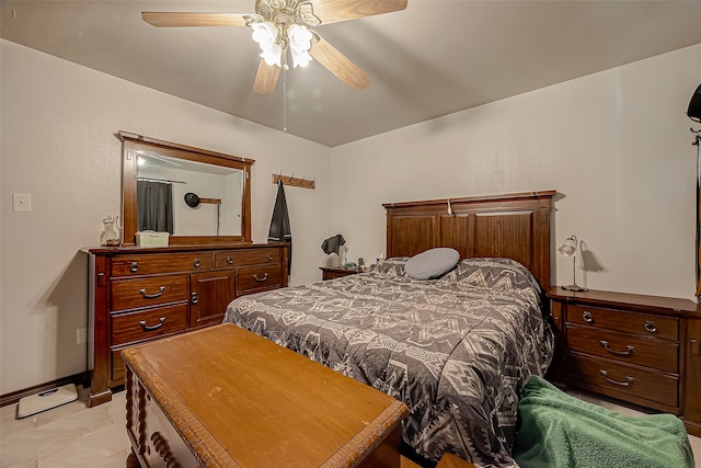 bedroom with ceiling fan