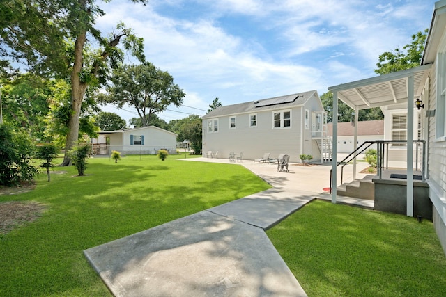 view of yard featuring a patio area