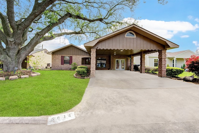 view of front of home with a carport and a front lawn