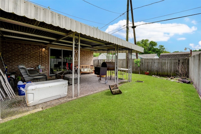 view of yard featuring a patio area