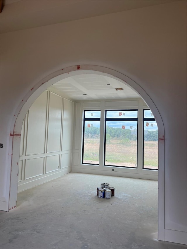 spare room featuring concrete flooring