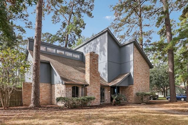 exterior space featuring a front yard