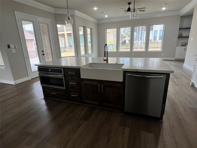 kitchen featuring a center island with sink, sink, hardwood / wood-style floors, and stainless steel appliances