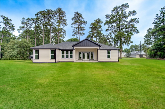 rear view of house featuring a lawn