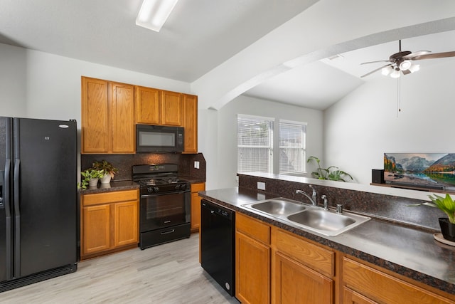 kitchen featuring black appliances, sink, backsplash, light hardwood / wood-style floors, and ceiling fan