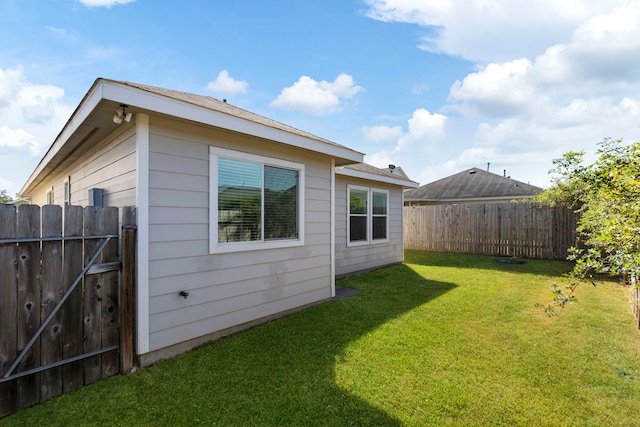 exterior space featuring a lawn