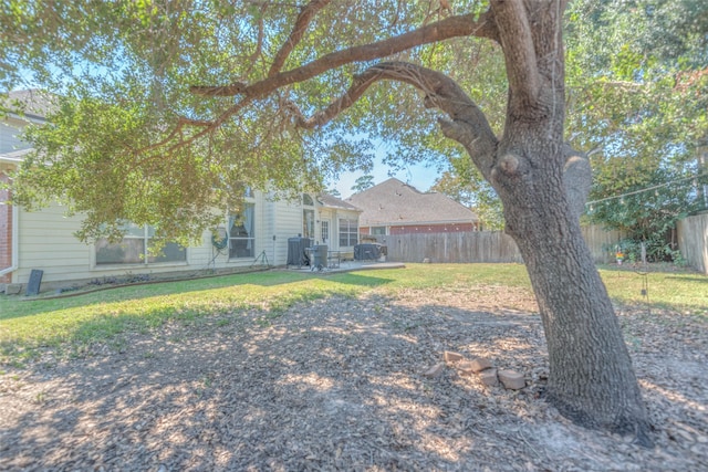 view of yard featuring a patio area