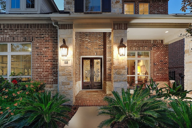 entrance to property featuring covered porch