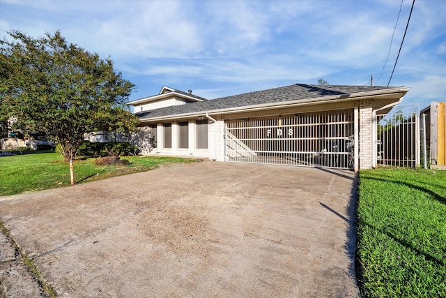 view of front facade with a front lawn