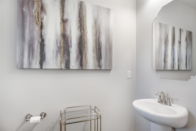 bathroom featuring sink