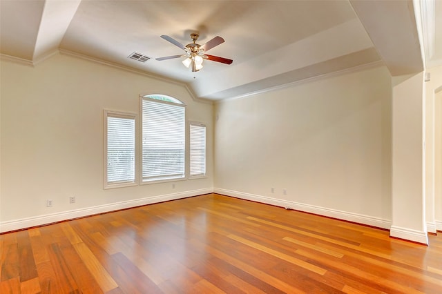 unfurnished room featuring ornamental molding, light wood-type flooring, ceiling fan, and vaulted ceiling