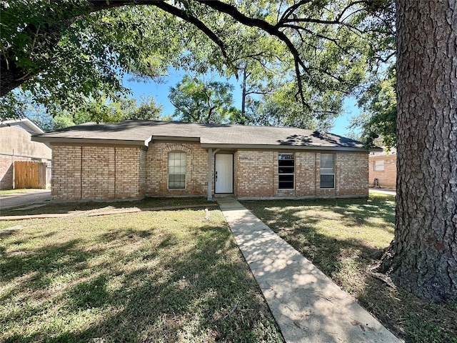 ranch-style home with a front yard